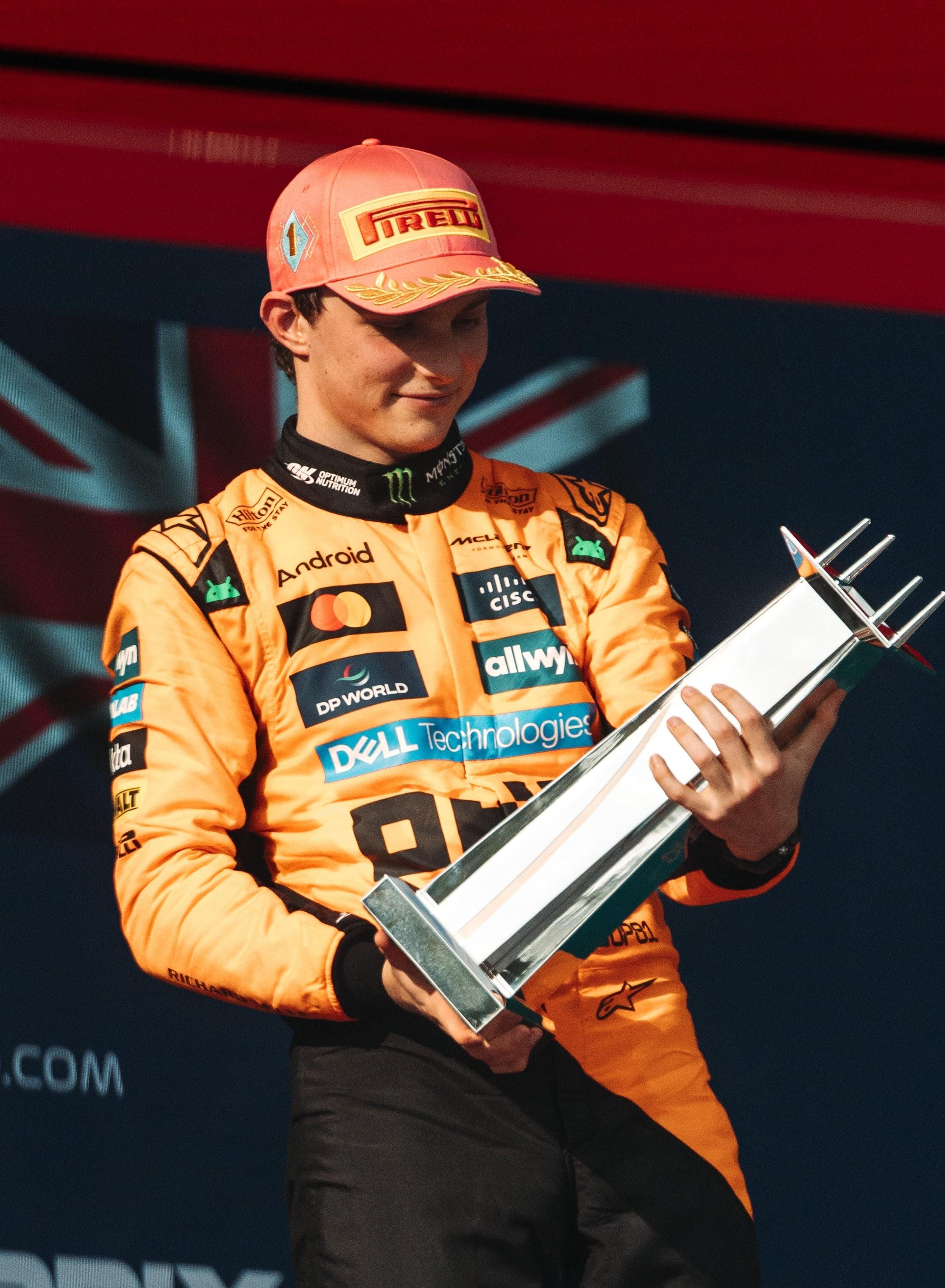 爱游戏在线-迈凯伦险胜红牛车队，周冠宇刷新纪录