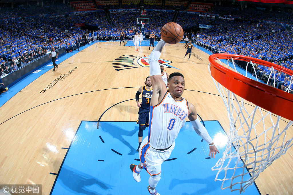 爱游戏2026-爵士轻取骑士，乔治惊艳四座